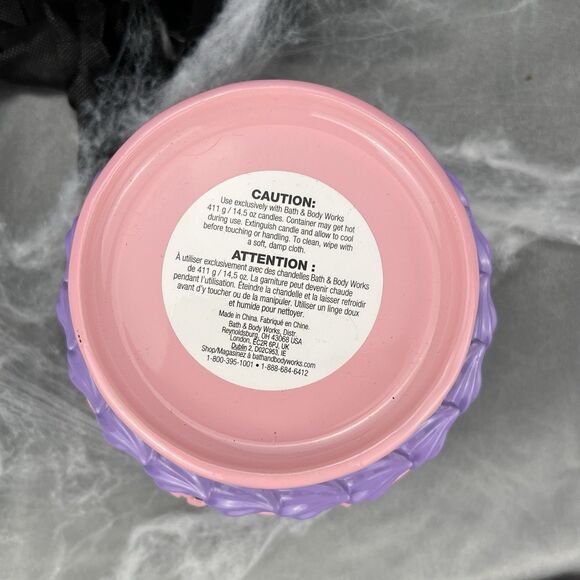 Bath & Body Works Halloween Skulls Cake Pedestal Candle Holder + Candle Gift Set - Picture 5 of 11